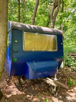 Obytný přívěs/karavan bez TP - 2