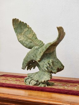 Socha stylizovaného orla z mastku – ručně vyřezávaná dekorac - 2