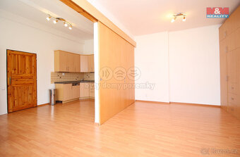 Pronájem bytu 1+1, 45 m², Hradec Králové, ul. Bidlova - 2