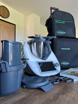 THERMOMIX TM6 + taška na kolečkách + kráječ - 2