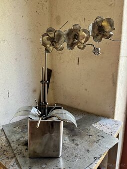 Kovová orchidej - 2