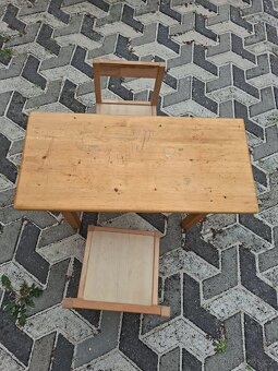 Dětský stolek se 2 židlemi - 2