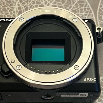 Sony A5000 + 16-50 mm + příslušenství - 2