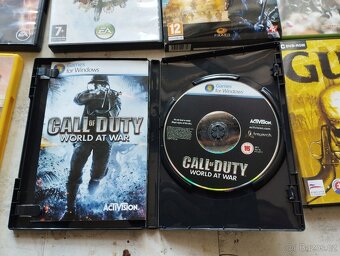 9 pocitacovych her na CD (call of duty, total war Napoleon.. - 2