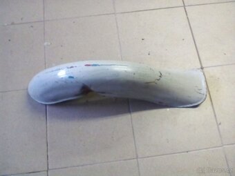 Prodám přední blatník na Jawu 555 dobrý stav. - 2