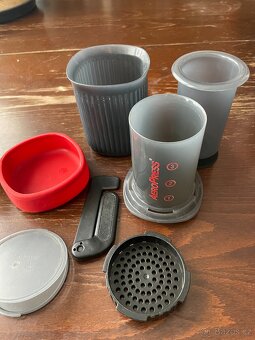Kávovar AeroPress GO + balení filtrů 300ks - 2