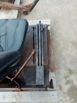 Zetor 7011 plech pod sedacku. - 2