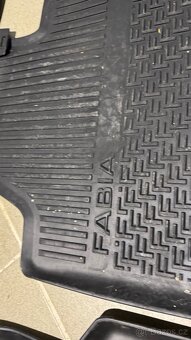 Gumove koberecky Fabia (18-21) jako nove - 2