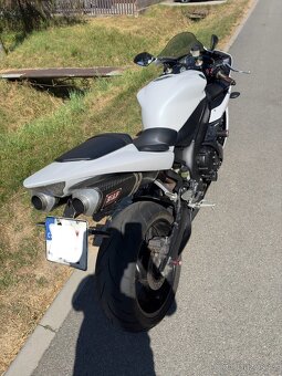 Yamaha YZF R1 - 2