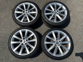 Original letni kola Skoda Alaris 5x112 7,5J ET51 225/40 R18 - 2