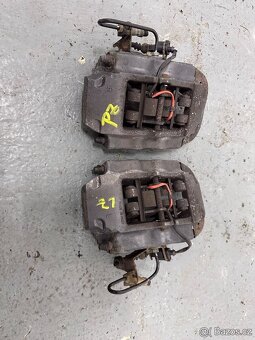 Zadní Brzdové třmeny Brembo VW Touareg - 2