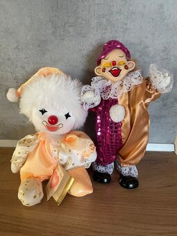 Vintage klaun / šašek hraje a “tancuje” - 2