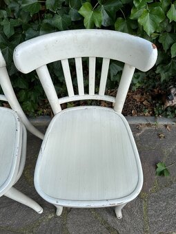 2 x stará bílá dřevěná židle - cena za kus - 2