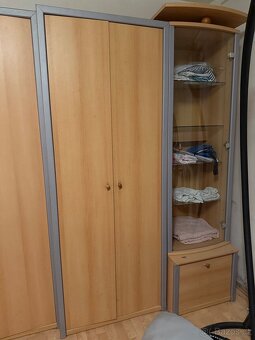 Sestava do ložnice - šatní skříň, skříňka se šuplíky - 2