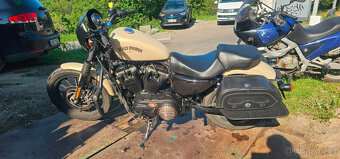 Harley-Davidson Sportster Iron 883 - 2