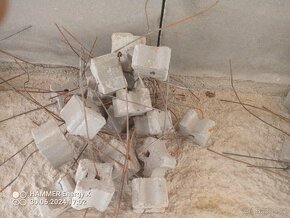 Podložka distanční DISTECH Drufa motýl s drátkem 20×25×30 mm - 2