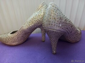 Zlaté boty na podpatku - 2