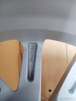 Nepoužitý ALU disk 17" na Mazda 6 - 2