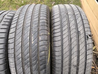 Michelin 215/60/16 - 2