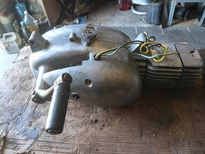 Motor pionýr 555 pařez - 2