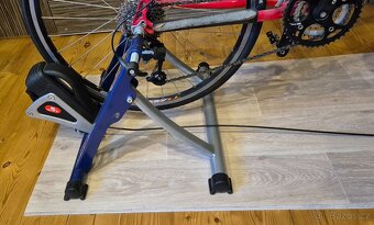 Cyklistický trenažer GIST - 2
