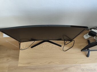 Monitor Samsung C24F396 zakřivený - 2
