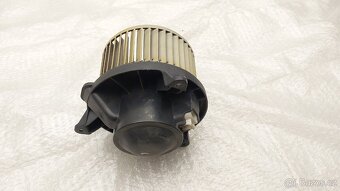 Nissan Navara a Pathfinder : Ventilátor topení - 2