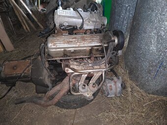 Motor Ford Pinto 2.0 OHC s převodovkou - 2
