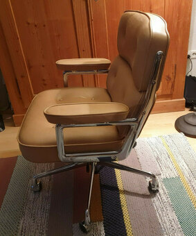 Originální židle VITRA ES 104 Eames LOBBY, KOŽENÁ, koňaková, - 2
