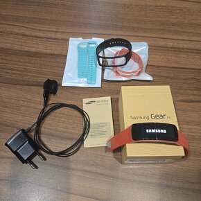 Chytrý náramek Samsung Gear Fit (SM-R350) - 2