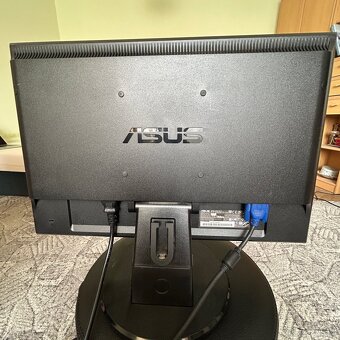 Monitor Asus 18 palců - 2