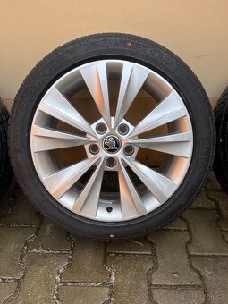 Prodám alu kola na škodu octavii 3 225/45ZR17 stav nové - 2