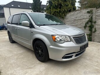 CHRYSLER TOWN & COUNTRY 3,6 L V6 211kw 118416km 7 míst 2012 - 2