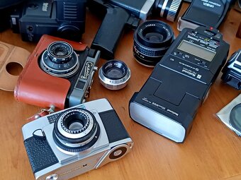 FOTO konvolut-fotoaparáty, blesky, objektivy, filtry, kamera - 2