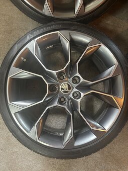 ALU Kola ŠKODA 5x112 R19 X-TREM Zánovní Letní Pneu 225/35/19 - 2