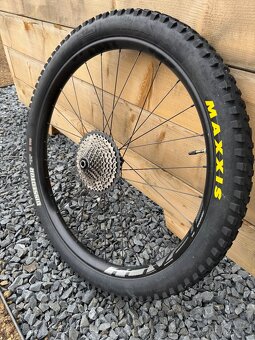 Zadní ráfek ROVAL s pneu - 27,5 MULLET - 2