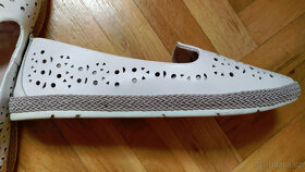 Dámské kožené perforované baleríny v bílé barvě vel. 41 - 2