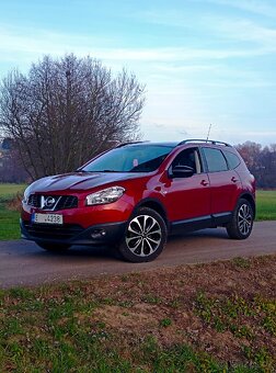 Nissan Qashqai Tekna 1.6i 86kw, 12/2013, 7 míst - 2