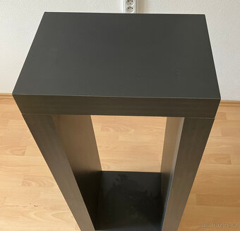 Podstavec šedý tlouštka 7cm, výška 113cm, šířka 47cm, hloubk - 2