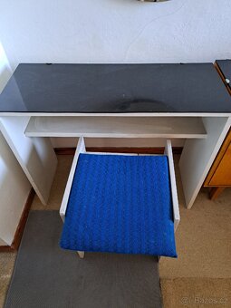 Toaletní stolek s taburetem - 2