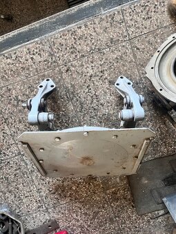 PRODÁM ORIGINÁLNÍ SPODEK SEDADLA ZETOR - 2