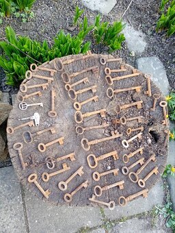 Různé Staré Klíče - 2