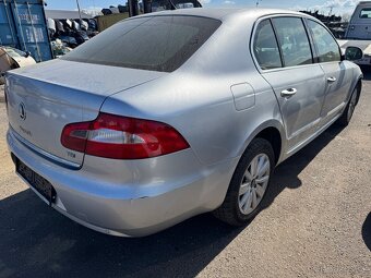 Škoda Superb 2 náhradní díly stříbrná - 2