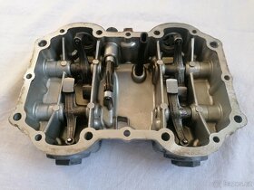 Z400 ( KZ400 ) kryt hlavy motoru - 2