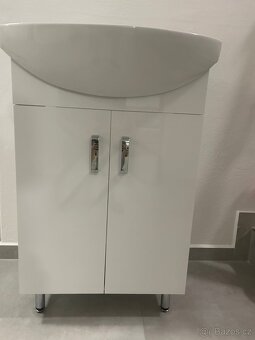 Prodám skříňku s umyvadlem - 2