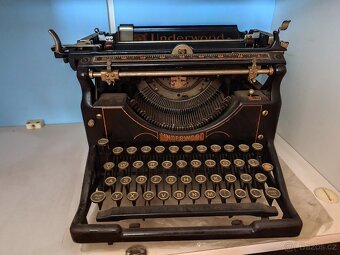 Underwood psací stroj - 2