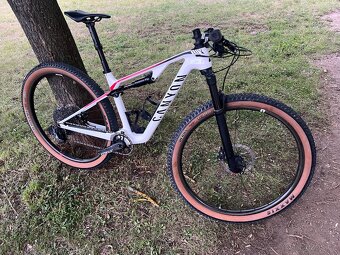 Canyon Lux CF 8. Rok 2021. - 2