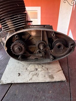 Jawa 250/353 Kývačka - motor - 2