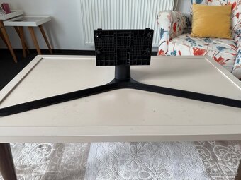 Stojanek na televizi - 2