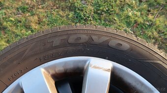 Prodám sadu letních pneu na ORG. ALU discích Toyota Yaris - 2
